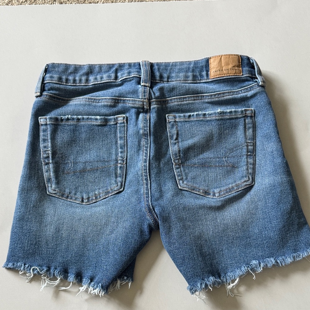 Women’s American Eagle Distressed Blue Jean Shorts The Dream Jean Midi Size 4 - Picture 2 of 9
